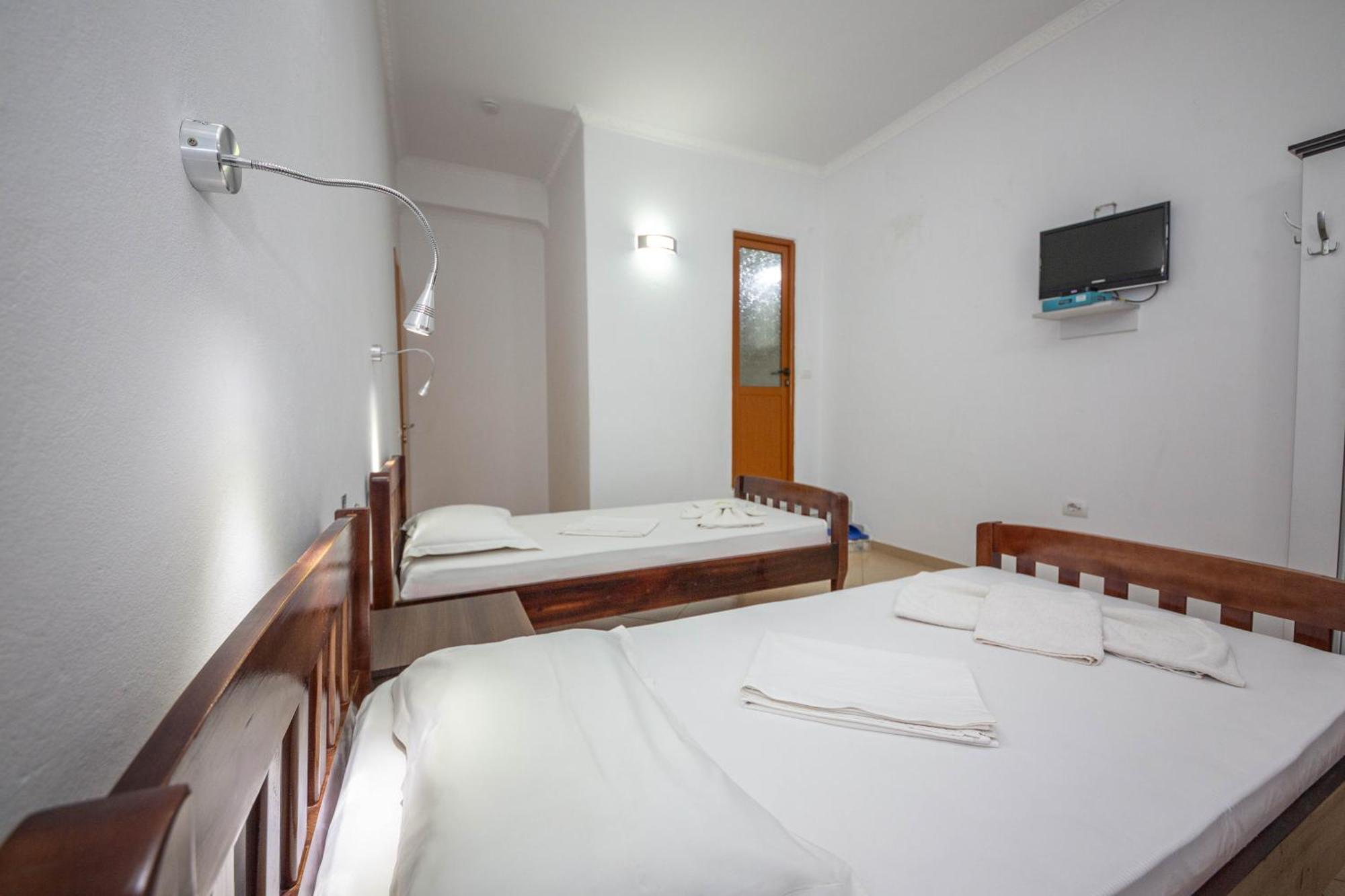 Hotel Shpella Berat Esterno foto