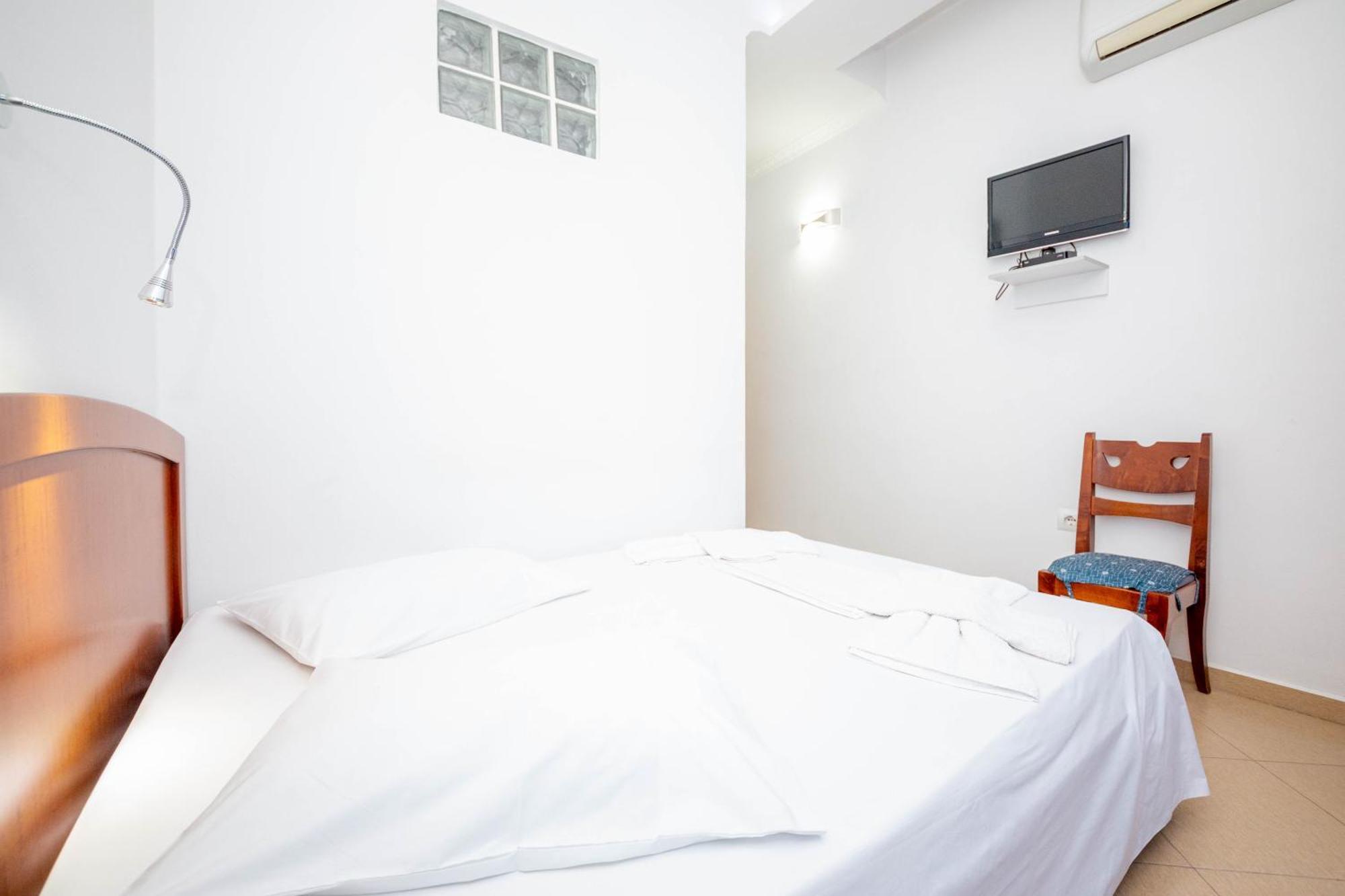 Hotel Shpella Berat Esterno foto