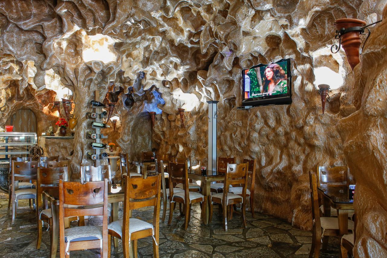 Hotel Shpella Berat Esterno foto